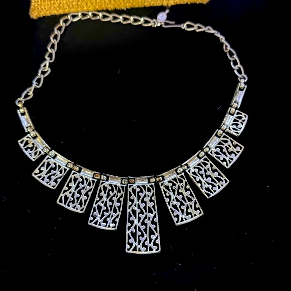 🌻HOST PICK🌻 Sarah Coventry Vintage necklace - Picture 5 of 5